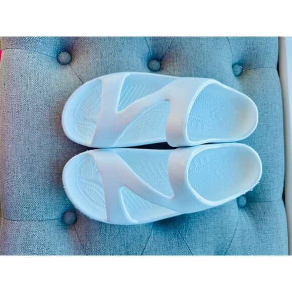 DAWGS Women’s Z Sandals Size 7 - White - Picture 2 of 10